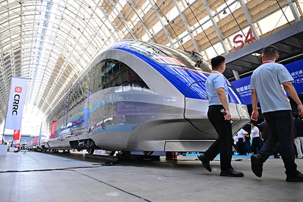 碳纖維賦能！我國首列中國標(biāo)準(zhǔn)智能市域列車亮相，減重30%引領(lǐng)綠色出行新變革