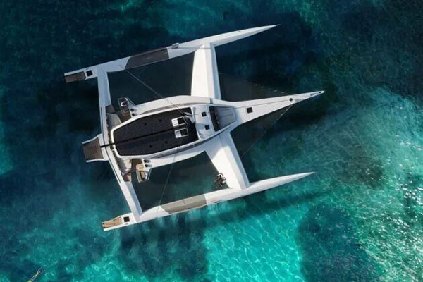 百英尺碳纖維三體帆船“阿娜希塔”號(hào)：駛向未來的綠色航程