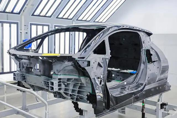 汽車產(chǎn)業(yè)變革：碳纖維引領(lǐng)輕量化革命